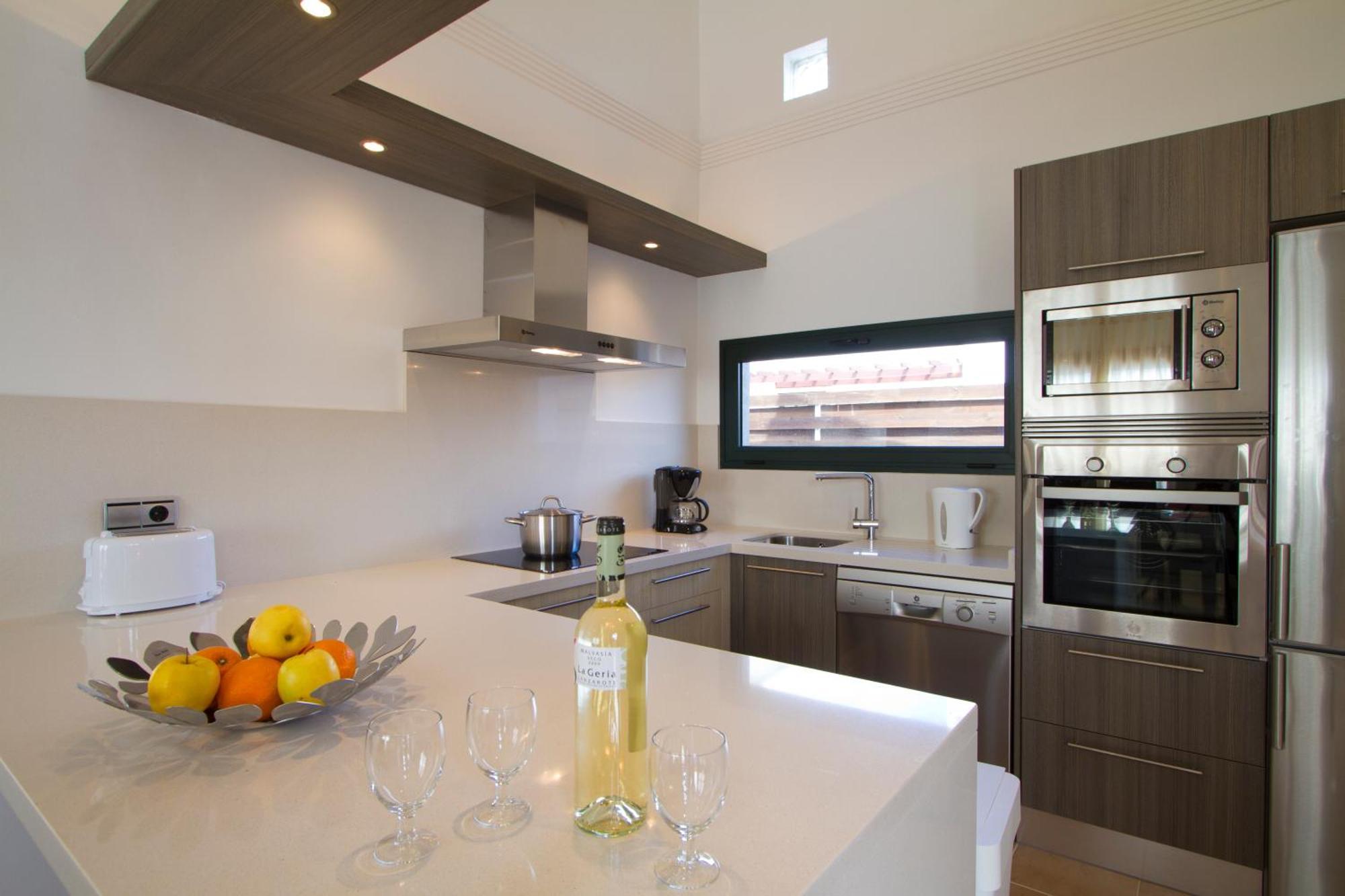 Camelot Holiday Homes By Livvo ปลายาบลังกา ภายนอก รูปภาพ