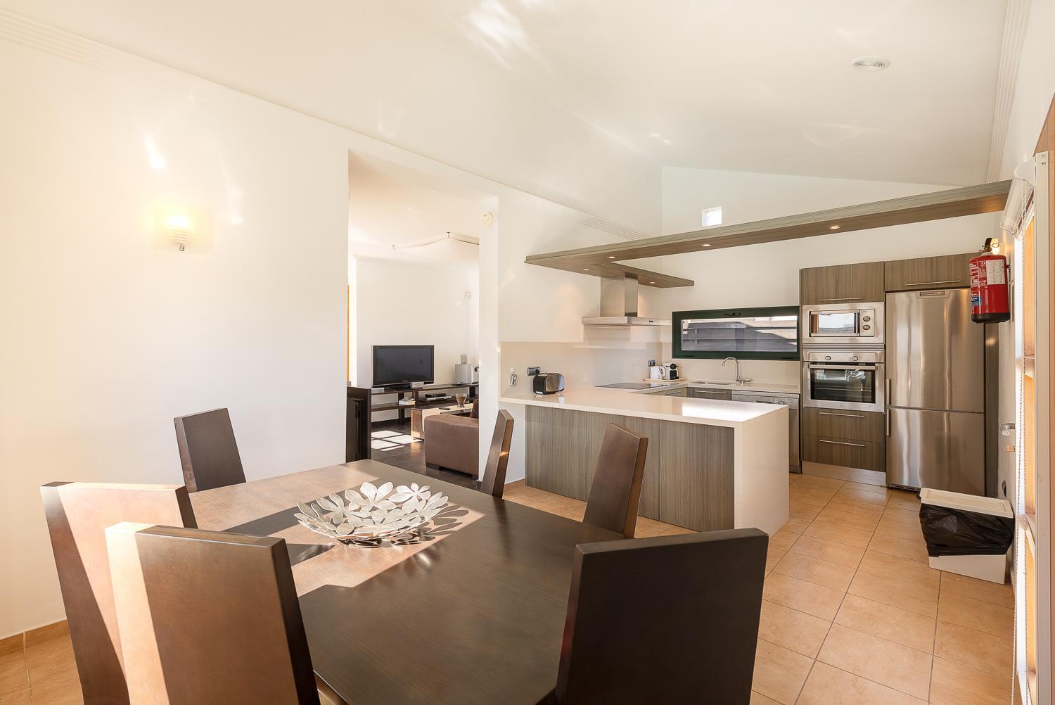 Camelot Holiday Homes By Livvo ปลายาบลังกา ภายนอก รูปภาพ