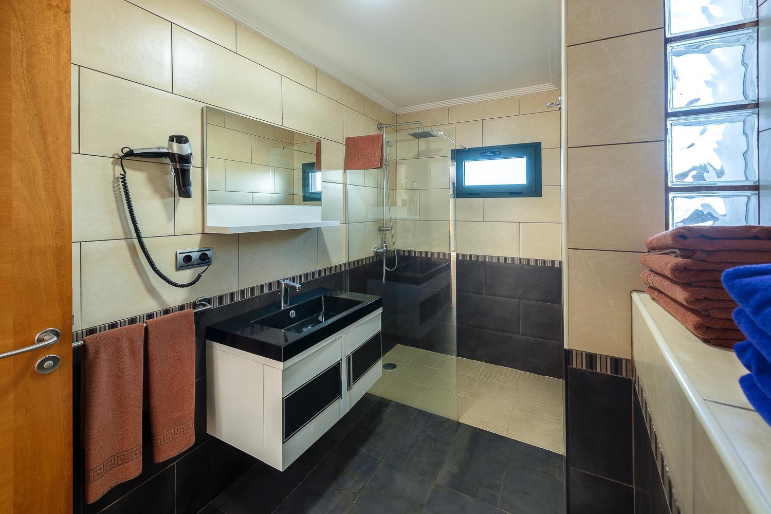 Camelot Holiday Homes By Livvo ปลายาบลังกา ภายนอก รูปภาพ