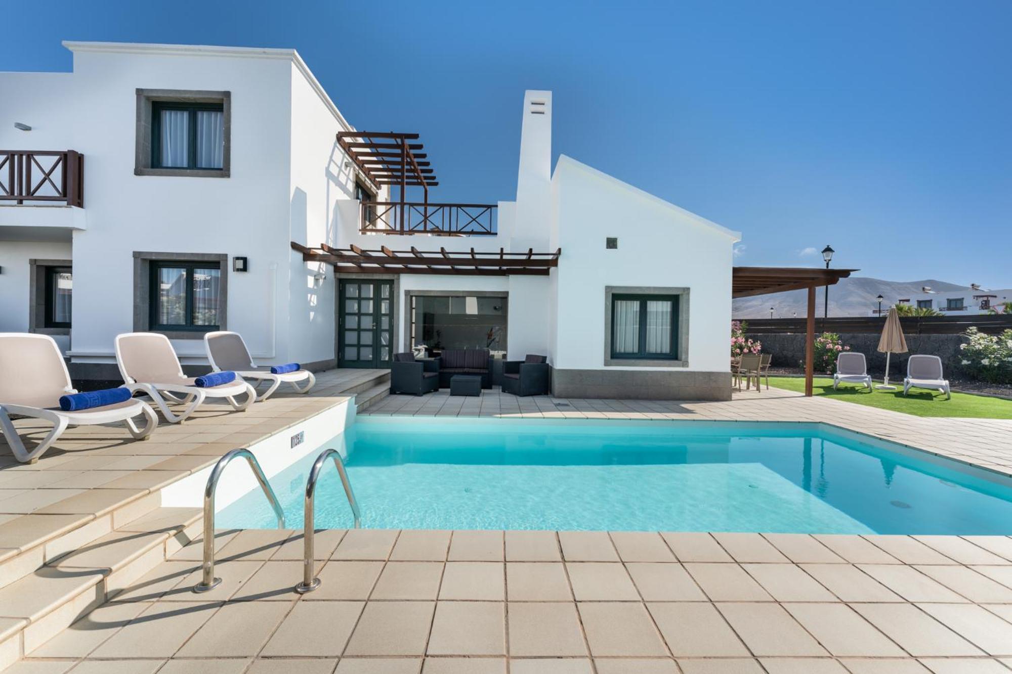 Camelot Holiday Homes By Livvo ปลายาบลังกา ภายนอก รูปภาพ
