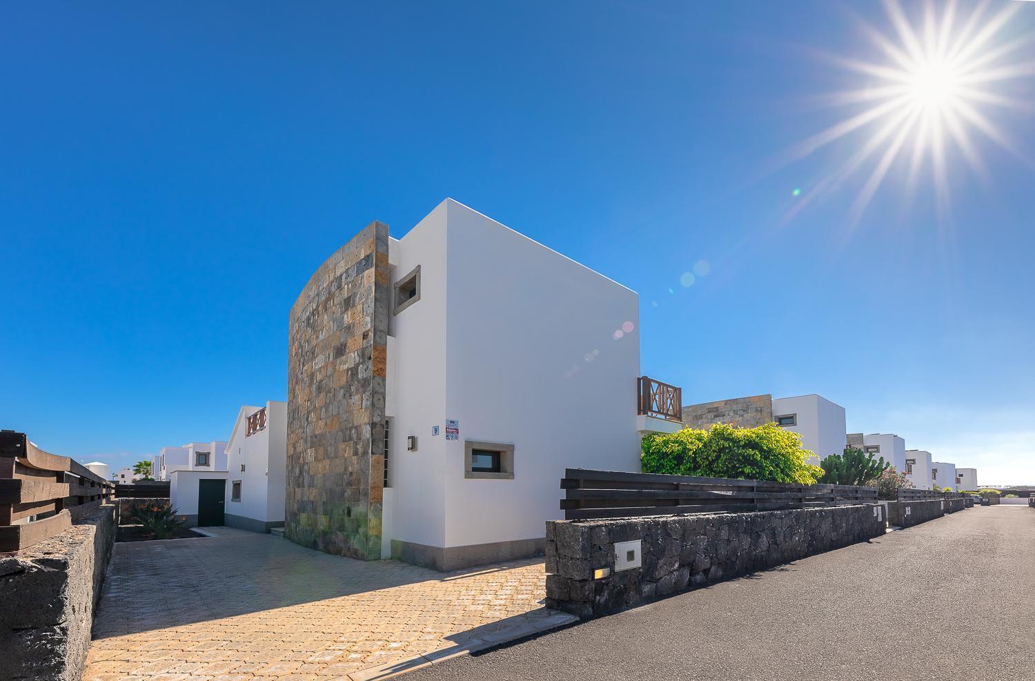 Camelot Holiday Homes By Livvo ปลายาบลังกา ภายนอก รูปภาพ