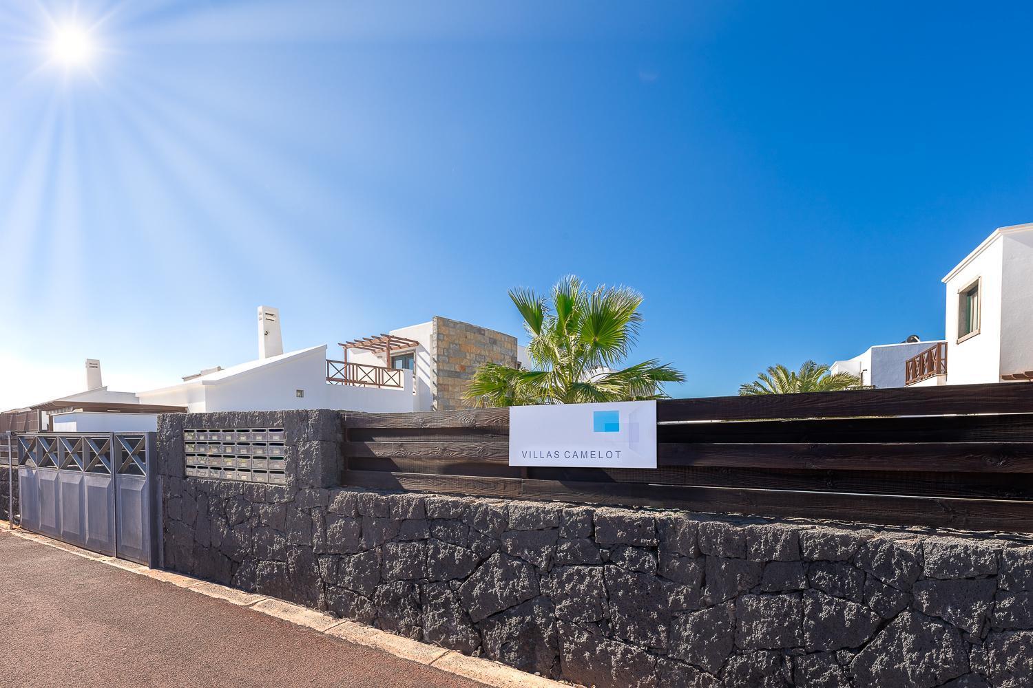 Camelot Holiday Homes By Livvo ปลายาบลังกา ภายนอก รูปภาพ